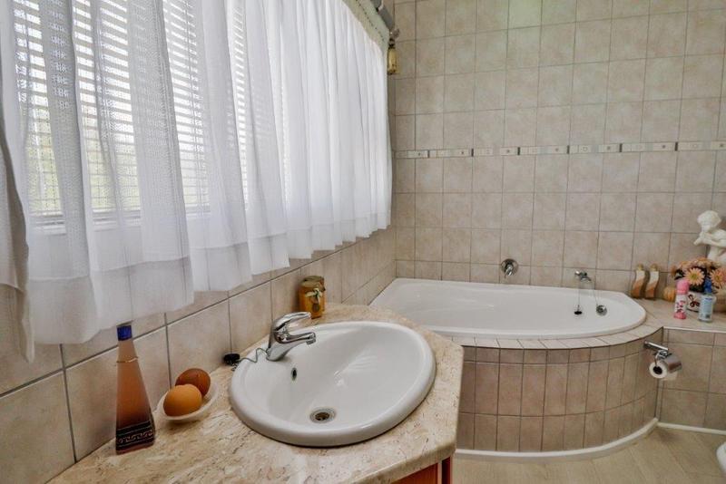 4 Bedroom Property for Sale in Stilbaai Wes Western Cape